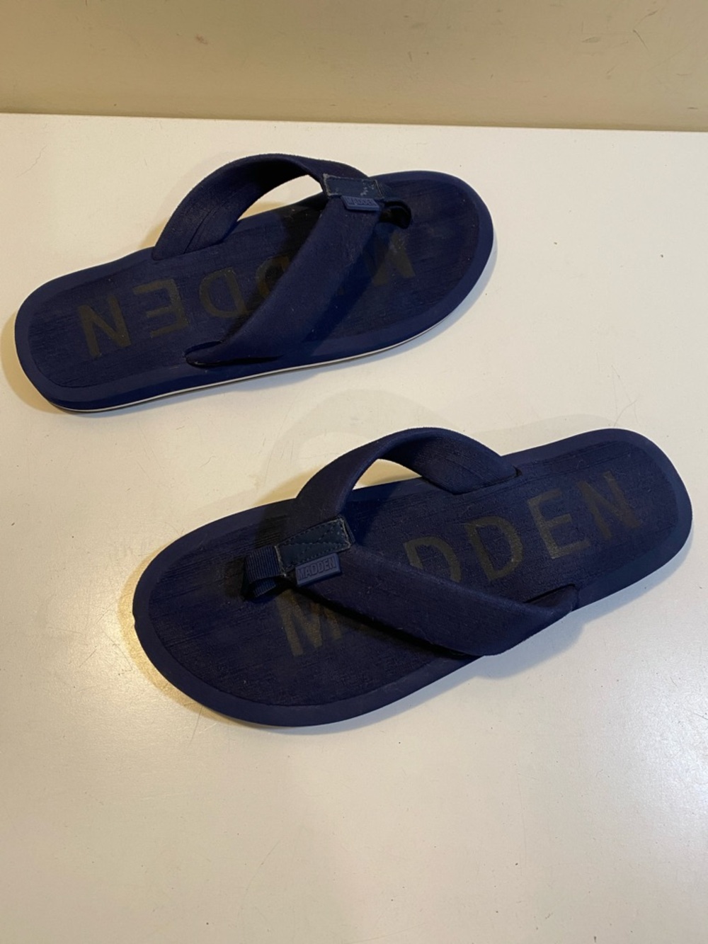 MADDEN Men's Beachy   Navy Blue Foam Flip Flop Sandals Sz 8